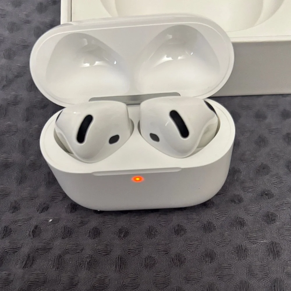New Apple Wireless Earbuds - White